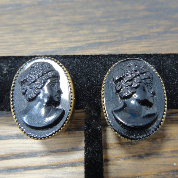 Coro Jewelry - Vtg CORO Black Cameo Earrings Screw Back Gold Tone